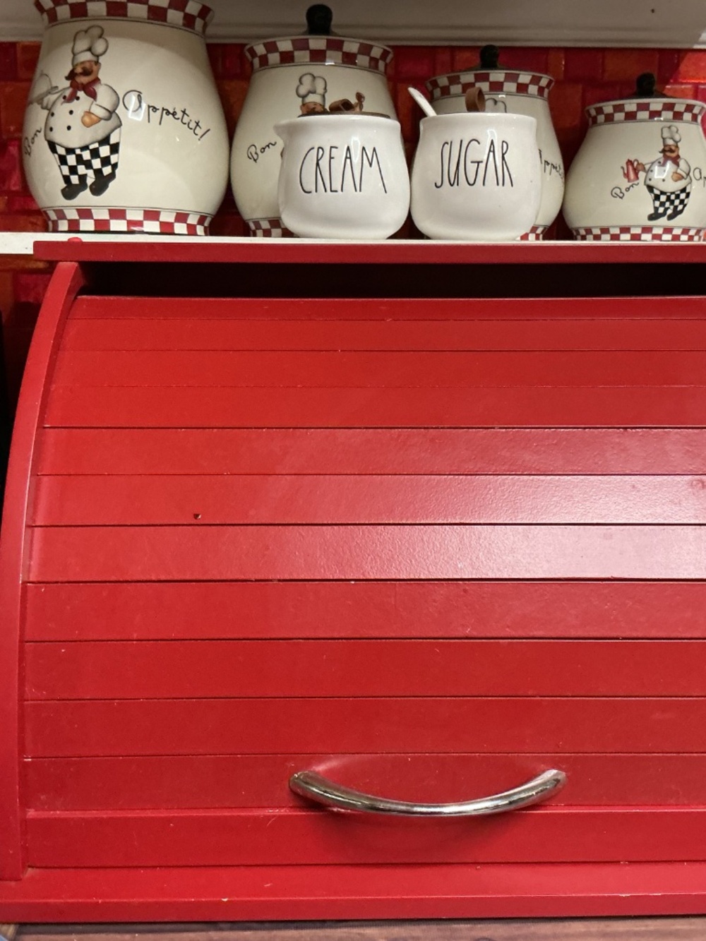 Red bread box - Picture 2 of 3